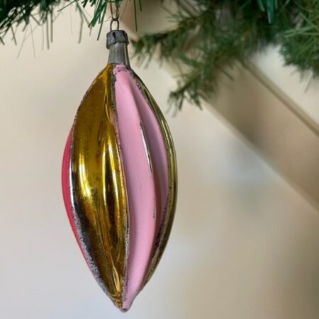 Antieke, bijzondere kerstbal met hoge ribben met mica en diep relief in multi kleuren 1e kwart 1900