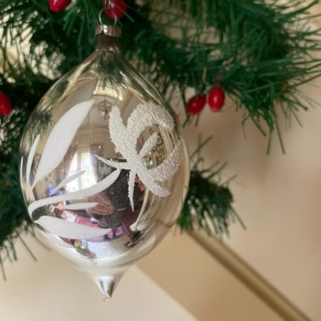 Antieke oude kerstbal een druppel van dun geblazen glas 1e helft 1900