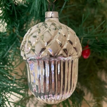 Oude antieke kerstbal een eikel van dun geblazen glas in zilver 1e helft 1900