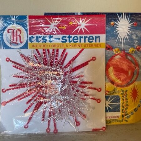 Kerst feeststerren in rood en wit van plastic in de originele verpakking