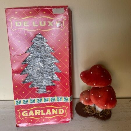 Retro Christmas garland de luxe in rode retro doos midden 1900