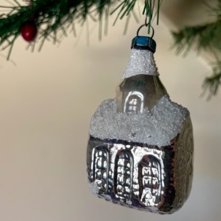 Oude antieke kerstbal een kerk van dun geblazen glas in zilver 1e helft vorige eeuw