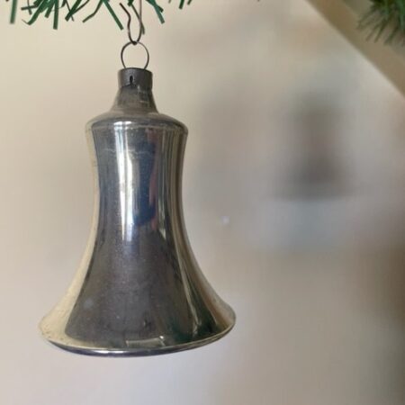 Antieke oude kerstklok van vliesdun geblazen glas in zilver 1e kwart 1900