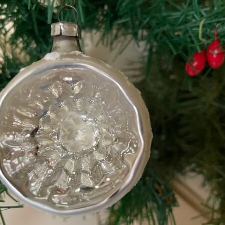 Antieke oude krater of reflex kerstbal van gepatineerd geblazen glas 1e helft 1900