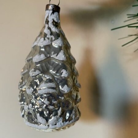Oude antieke kerstboom kerstbal van dun geblazen glas in zilver midden 1900