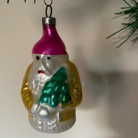 Antieke oude kerstman van dun geblazen glas in geel ,groen en hardroze 2e kwart 1900