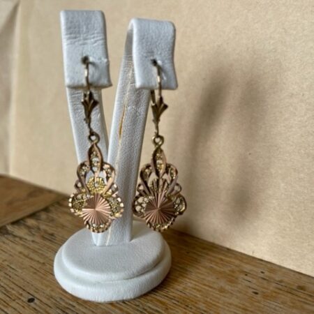 Paar 8 kt. 333/1000 gouden oorhangers aan brisures