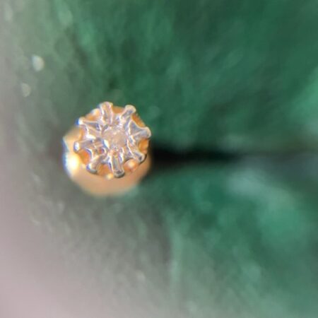 14kt. geelgouden oorstekers of oorknopjes met briljant geslepen diamant 0,02ct.