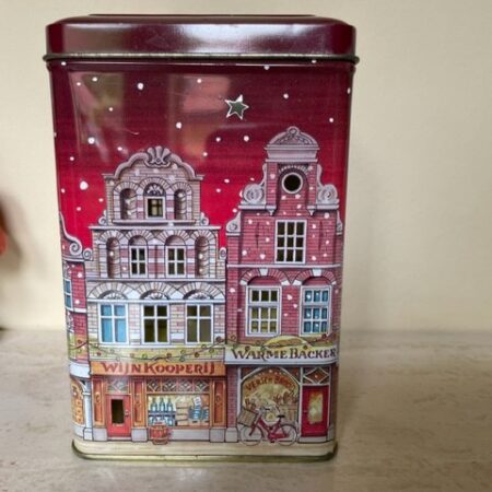 Vintage waxine Kerst blik met romantische winkelstraat