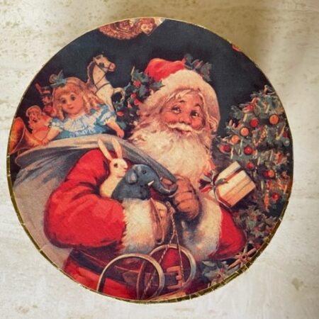 Antiek kartonnen ronde Kerst doos met vrolijke voorstelling en goud omrand 1e helft 1900