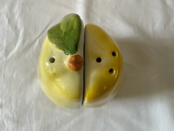Groot peper en zout stel in vorm van 2 peer helften - Afbeelding 2