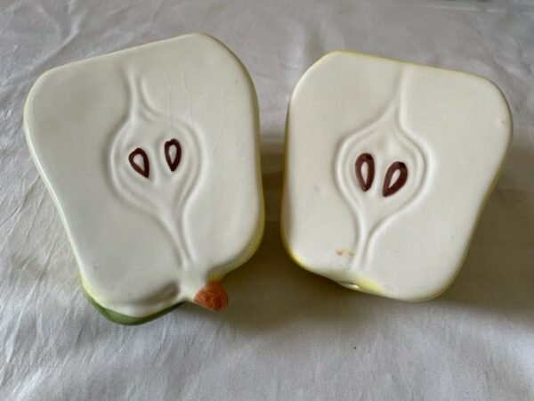 Groot peper en zout stel in vorm van 2 peer helften - Afbeelding 4