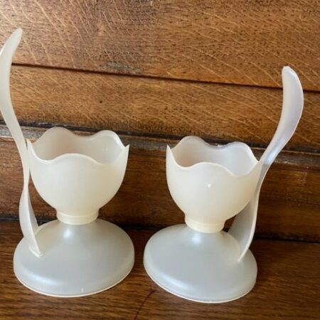 Paar retro eierdopjes met eierlepel voor "samen een eitje"