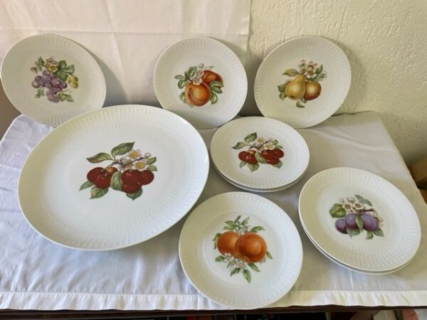 9 delige set porseleinen fruitbordjes en grote schotel van Hutschenreuter 1958-1966 - Afbeelding 5
