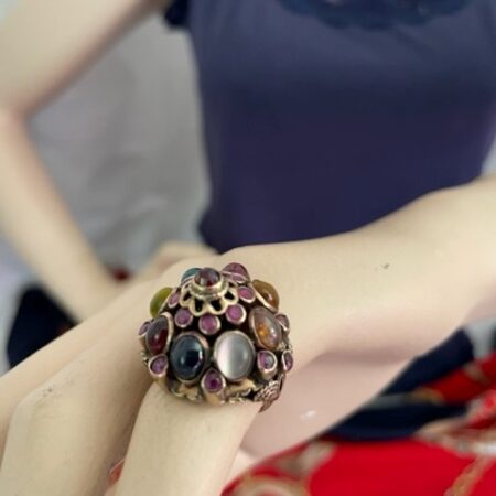 14 kt. geelgouden multi colour dome ring vol natuurlijke kleurstenen