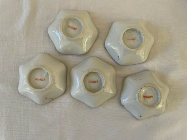 7 delige veelkleurige porseleinen petit four set met een bouquet van mille fleurs - Afbeelding 5