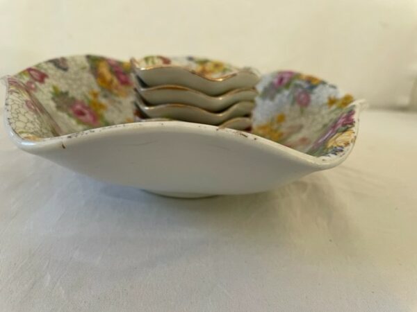 7 delige veelkleurige porseleinen petit four set met een bouquet van mille fleurs - Afbeelding 2