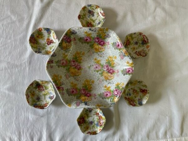 7 delige veelkleurige porseleinen petit four set met een bouquet van mille fleurs - Afbeelding 3