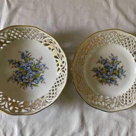 2 opengewerkte of pierced schalen van Schumannn Arzberg Tradition decor Forget me not of vergeet-me-niet