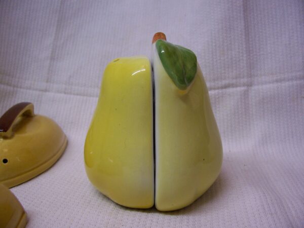 Groot peper en zout stel in vorm van 2 peer helften - Afbeelding 5