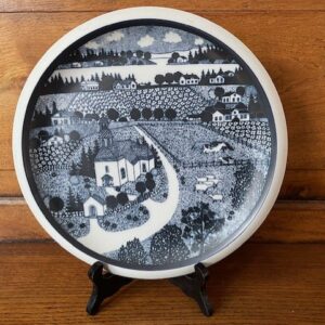 Arabia wandbord t.g.v. 100 jarig bestaan met design van Raija Uosikkinen 1973