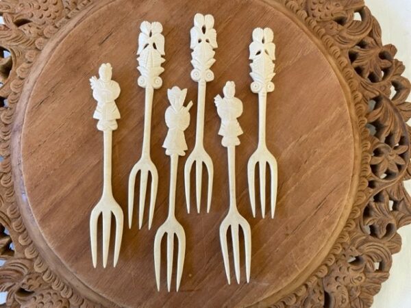 Set van 6 antieke Chinese vorkjes van met de hand gesneden been 1920-1940 - Afbeelding 2