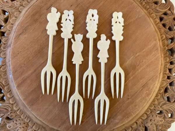 Set van 6 antieke Chinese vorkjes van met de hand gesneden been 1920-1940 - Afbeelding 6