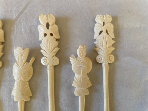 Set van 6 antieke Chinese vorkjes van met de hand gesneden been 1920-1940 - Afbeelding 3