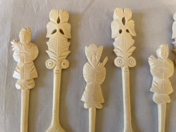 Set van 6 antieke Chinese vorkjes van met de hand gesneden been 1920-1940 - Afbeelding 4