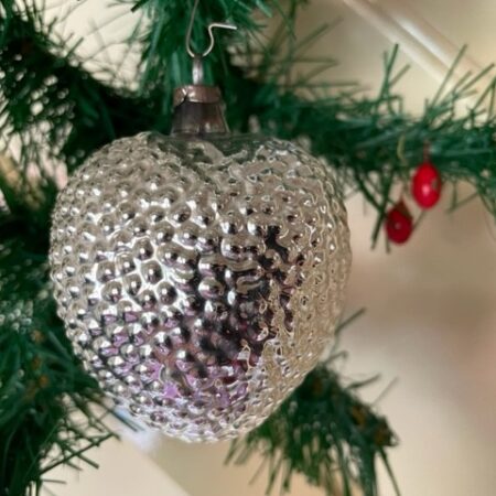 Groot Kerst hart van in relief geblazen dun glas in zilver 1e kwart 1900