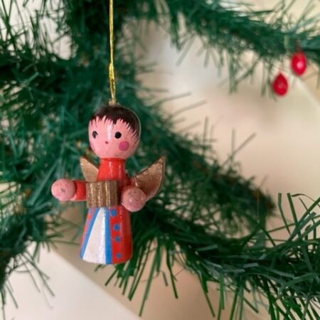Oude kleine houten Kerst engel uit het Erzgebergte 2e helft 1900
