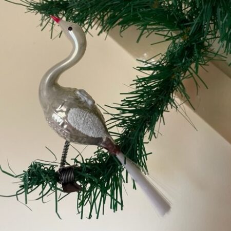 Antieke oude Kerst vogel een zwaan van dun geblazen glas in zilver en wit 1e helft 1900