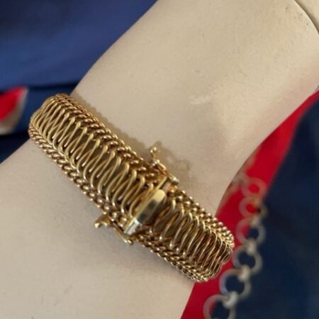 Geelgouden 14 kt. massieve schakel armband aan baksluiting jaren 1960