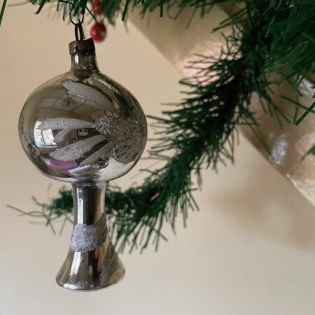 Antieke oude Kerst schemerlamp van dun geblazen glas in zilver 1e helft 1900