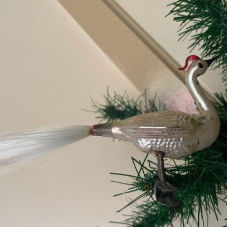 Antieke Kerst vogel een pauw met kuif op 2 poten van dun geblazen glas in zilver 1e helft 1900