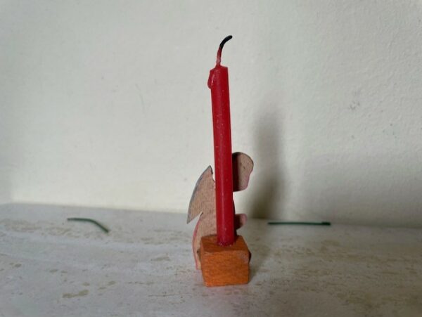 Oude retro mini houten kandelaar met engel en mini kaarsje 1950 - Afbeelding 2