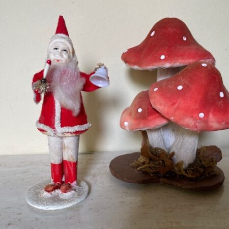 Antieke kerstman of Santa Claus met kerstklok uit Japan 1920