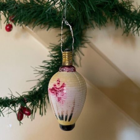 Antieke melkglas figuur lamp een lampion in rood, geel en zwart 1e kwart 1900