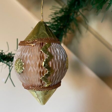 Oude, antieke honeycomb lantaarn in wit en goud 1e helft vorige eeuw