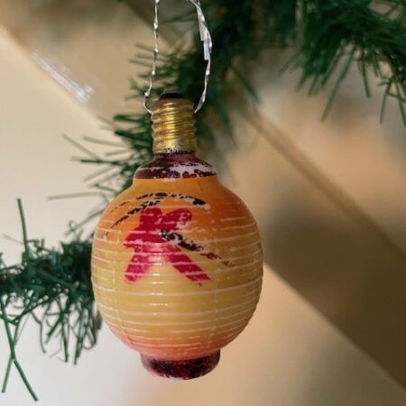 Antieke kersthanger een melkglas figuurlamp een lampion 1e kwart 1900