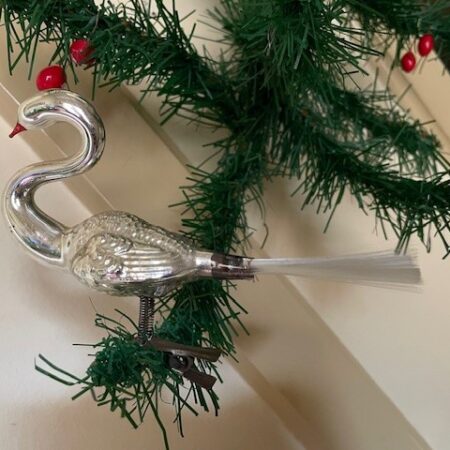 Antieke deftige vogel een zwaan op 2 poten van dun geblazen glas in zilver