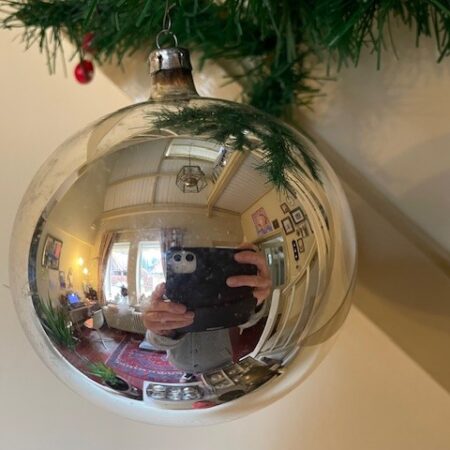 Oude antieke giga grote ronde kerstbal van dun geblazen glas in zilver 1e helft 1900