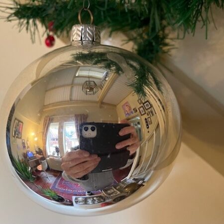 Oude antieke giga grote kerstbal van dun geblazen glas in zilver midden 1900