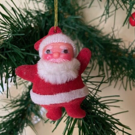 Mini retro kerstman van plastic, flock en chenille midden 1900
