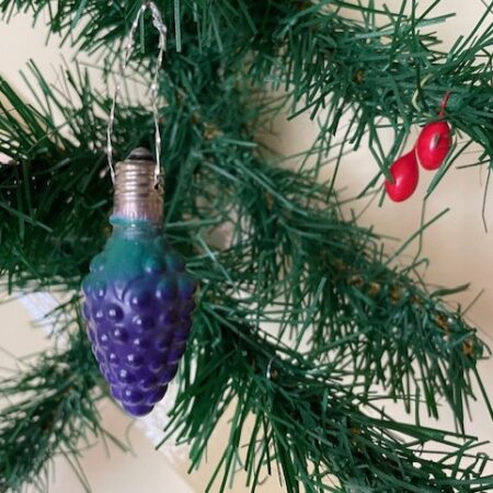 Antieke figuurlamp een druif in blauw/paars en groen 1e kwart 1900