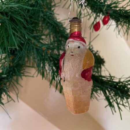 Antieke figuurlamp van helder beschilderd glas een Kerstman 1920