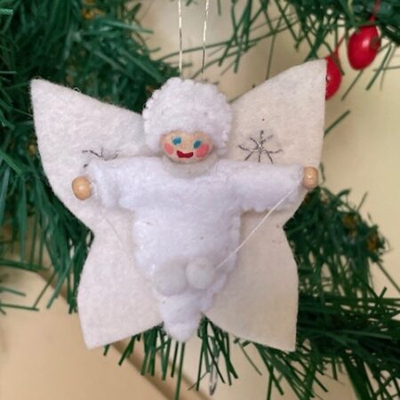 Vrolijke witte Kerst vlinder van hout en stof
