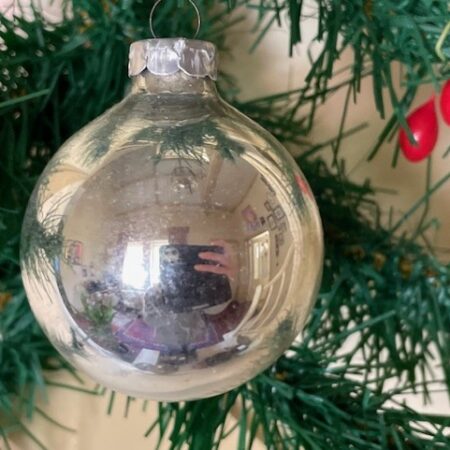 Oude ronde kerstbal van geblazen glas 1970