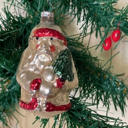 Oude antieke Kerstman van dun geblazen glas in zilver, rood en groen midden 1900