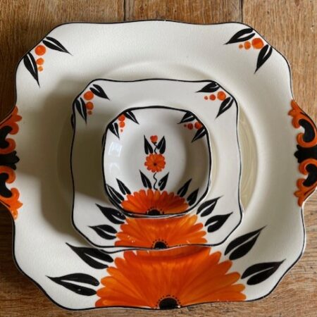 Art-deco 17 delig gebaks en petit-four set Solian Ware van Soho Pottery ltd. 1920-1930